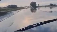 Un camionero grabó un video de cómo se inundó un tramo de ruta 226