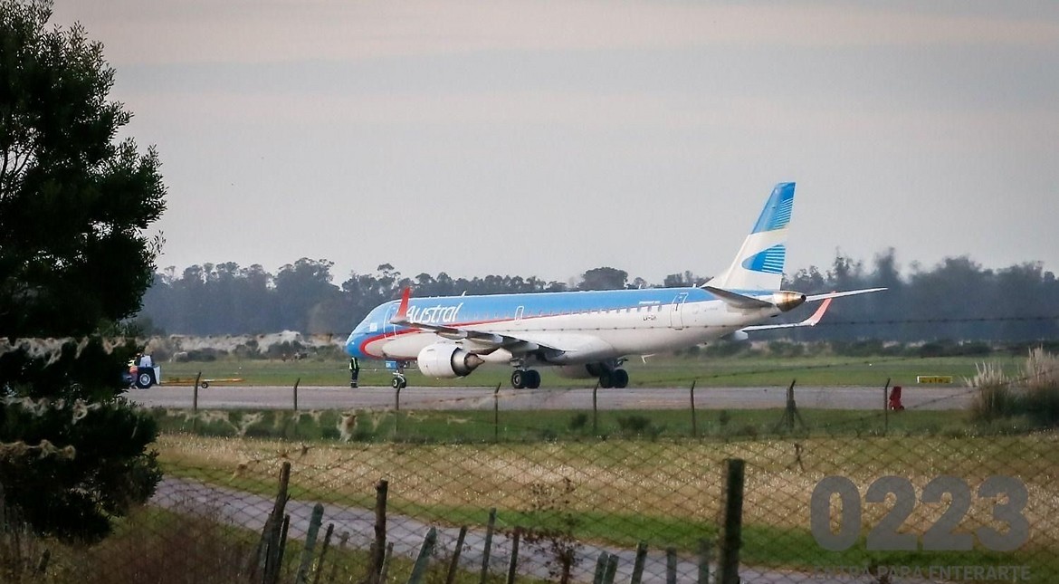 Aerolíneas Argentinas lanzó descuentos para volar por el país: cómo aprovecharlos para viajar a Mar del Plata