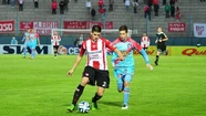 Arsenal juega una de sus últimas chances ante Instituto