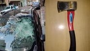 El arma con la que el enfurecido conductor atacó el auto con el que chocó. Foto cortesía Diario El Argentino.