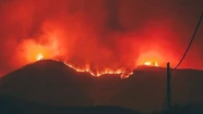 Las llamas avanzan hacía los pueblos del Valle de Punilla. Foto cortesía La Voz.