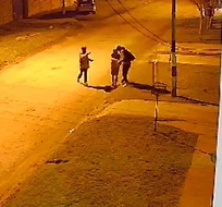 Le robaron a punto de ingresar a su casa: mirá el video Le robaron a punto de ingresar a su casa: mirá el video