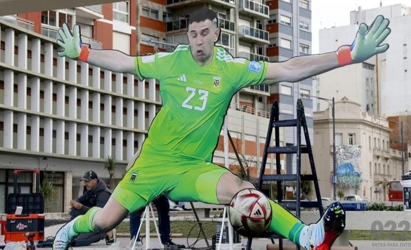 Convocan a un banderazo en el monumento al Dibu para alentar a la Selección