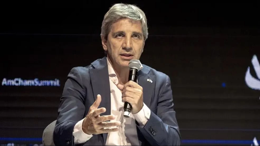 Caputo analiza volver a aumentar las tarifas de luz y gas a pesar de su impacto en la inflación