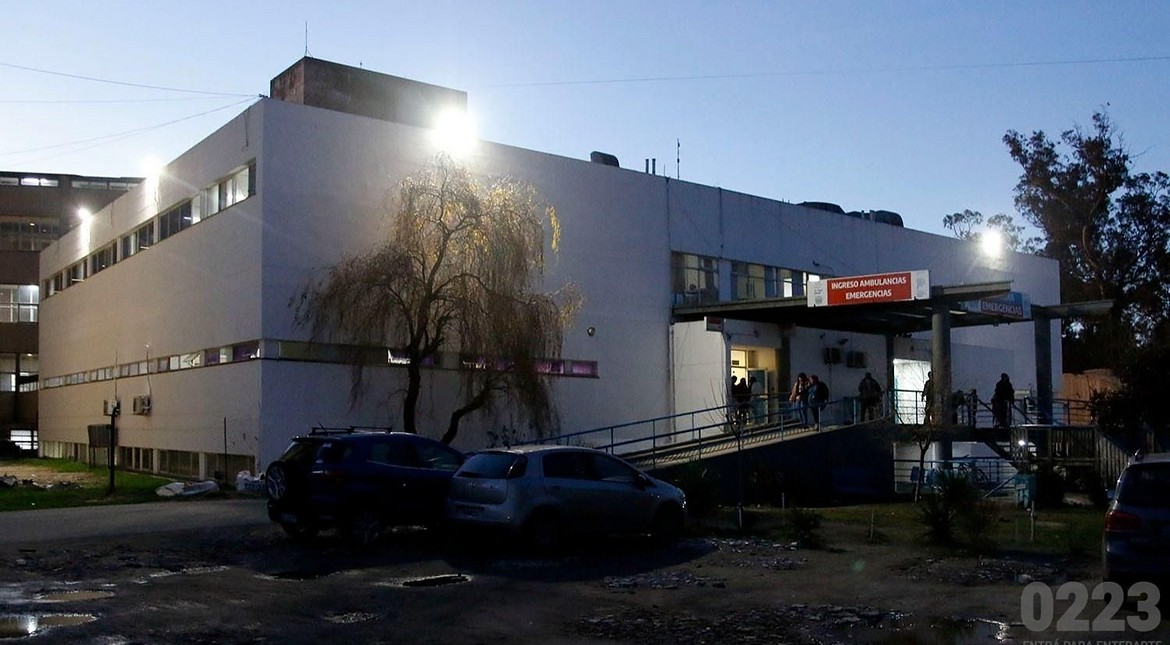 Lo apuñalaron cerca de su casa y terminó en el hospital