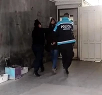 Traslado de la imputada a la comisaría primera. Traslado de la imputada a la comisaría primera.