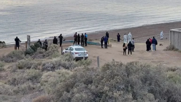 Tragedia: encontraron el cadáver de una mujer en la playa e intuyen que se quitó la vida