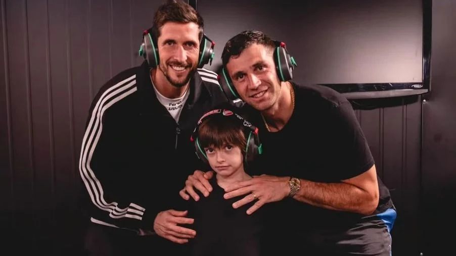 "Dibu" Martínez volvió un ratito a Independiente para una campaña de concientización