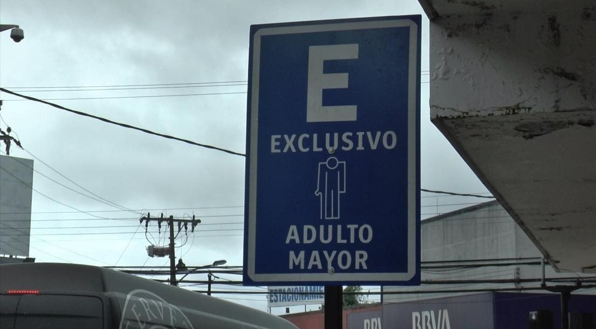 Impulsan una ley para crear estacionamientos prioritarios para mayores de 70 años en la provincia