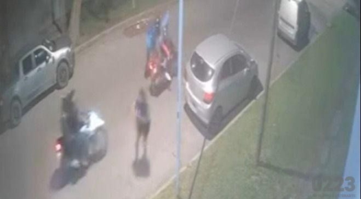 Les pintó la cara: vio a cuatro motochorros, salió corriendo y evitó que le robaran el auto
