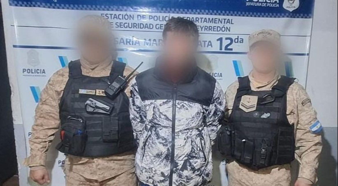 Escaparon en moto tras un robo, le dispararon a la policía y los atraparon cuando cayeron al piso