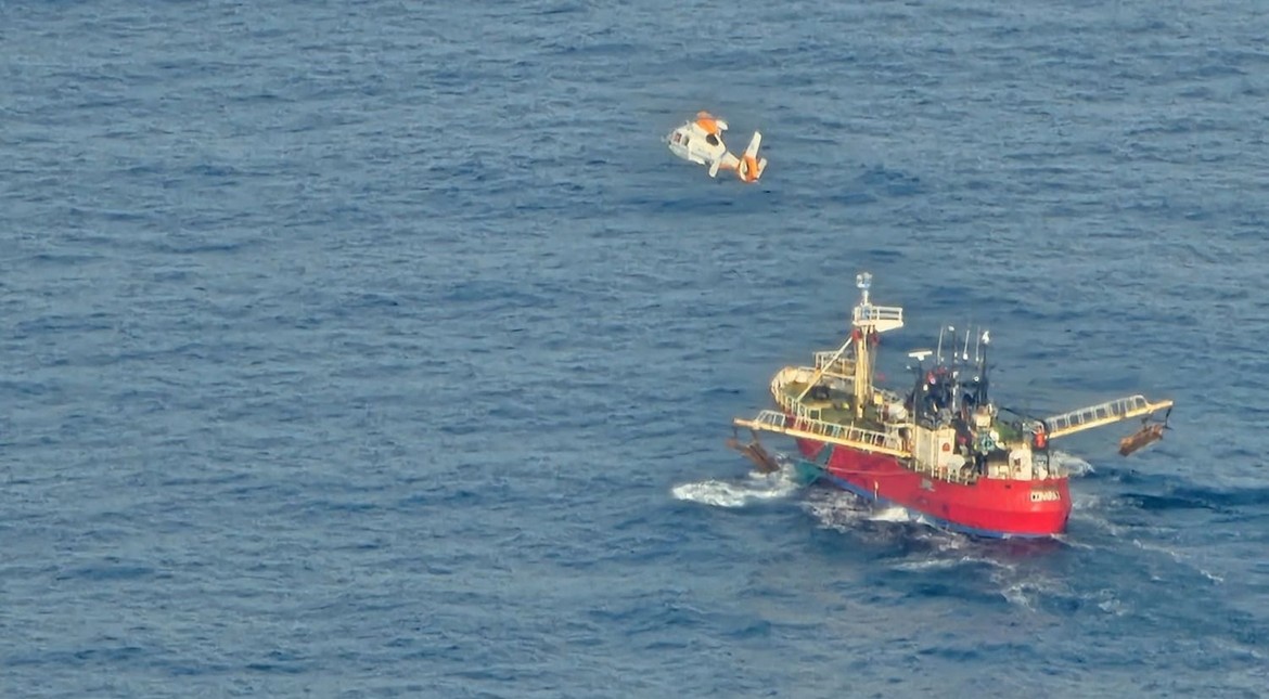 En un operativo contrarreloj, prefectura aeroevacuó a un marinero