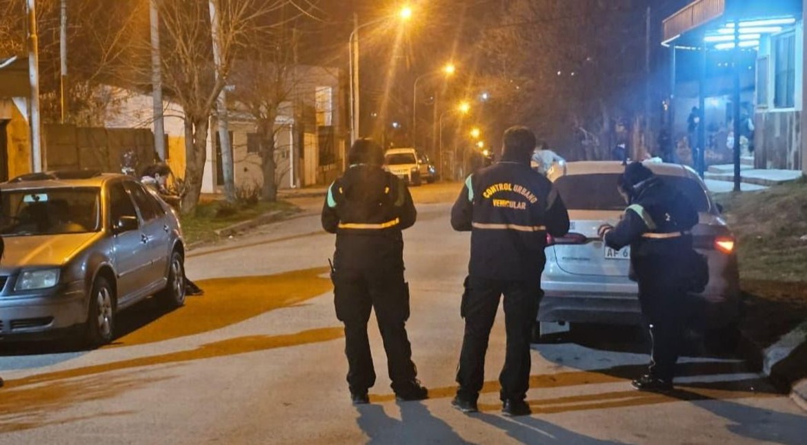 En un operativo de saturación controlan más de 80 vehículos y aprehenden a dos personas con pedido de captura