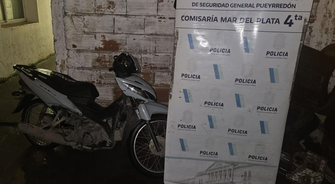 Andaban en una moto robada: tienen 14, 15 y 16 años