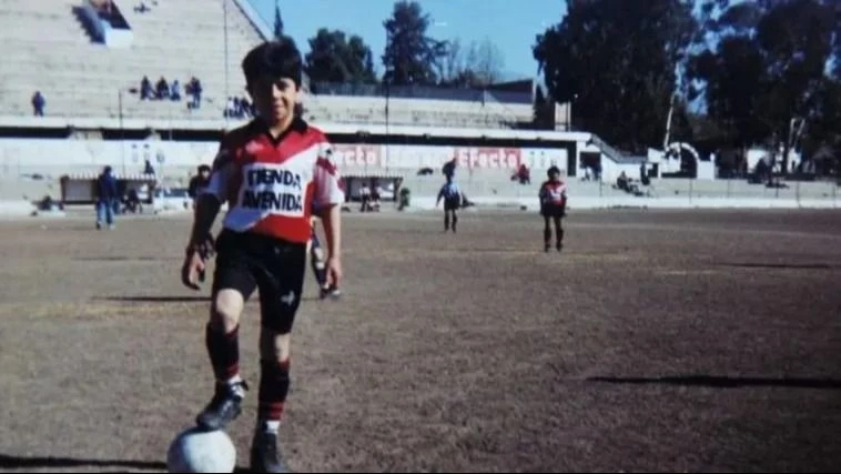 "De vuelta en casa": figura del fútbol argentino vuelve a su primer club, jugará en el ascenso y será dirigido por un marplatense