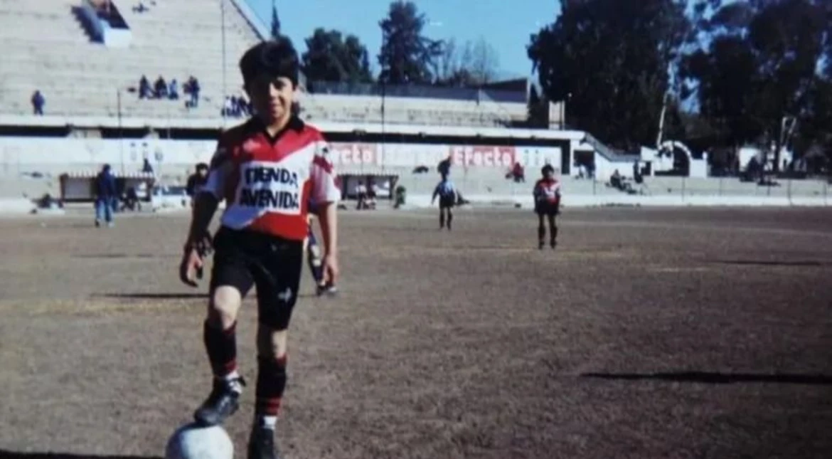 "De vuelta en casa": figura del fútbol argentino vuelve a su primer club, jugará en el ascenso y será dirigido por un marplatense