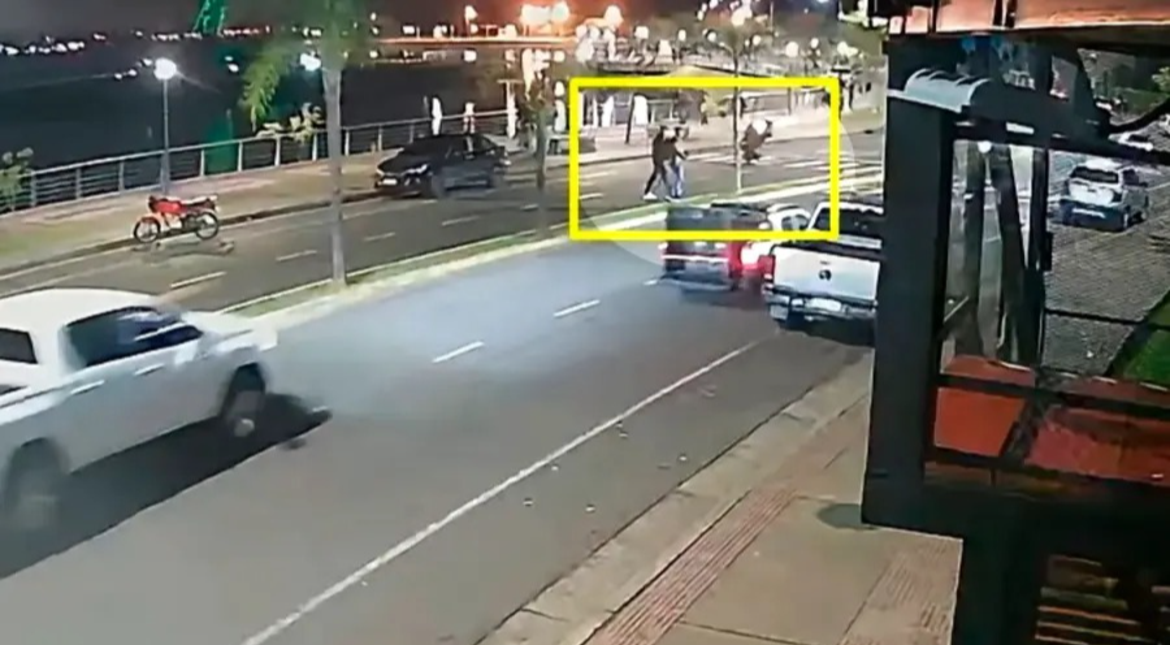 Hacía una "wheelie", perdió el control de la moto y mató a un soldado