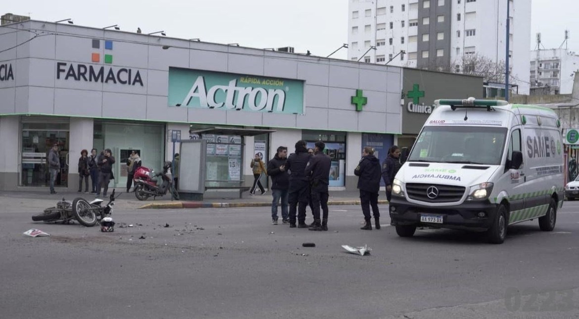 Cómo sigue el motociclista que chocó contra un patrullero en Luro y España