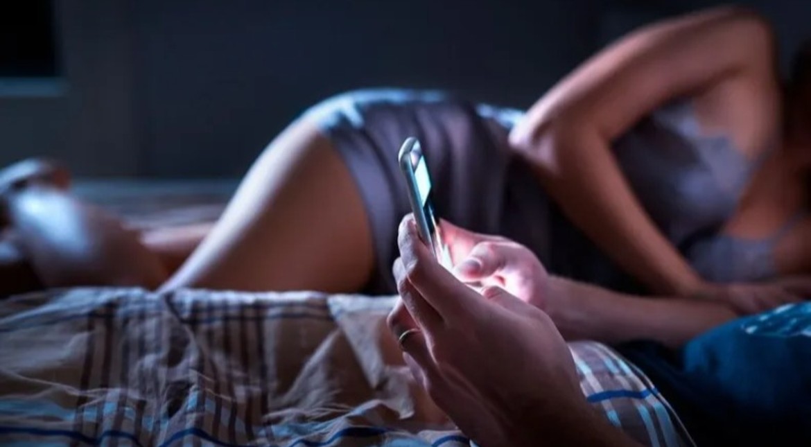 Un edificio prohibió a sus residentes tener sexo después de las 22 horas y generó polémica: "El toque de queda del amor"