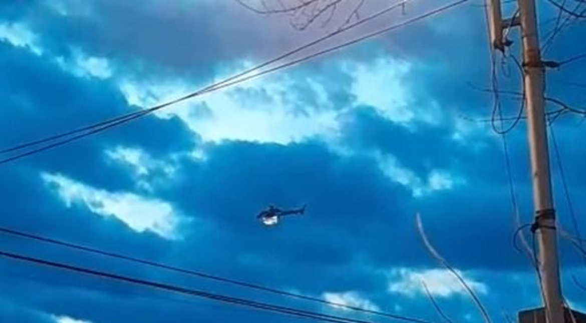 Misterio por la aparición de un helicóptero en La Perla: ¿por qué se detuvo en el barrio?