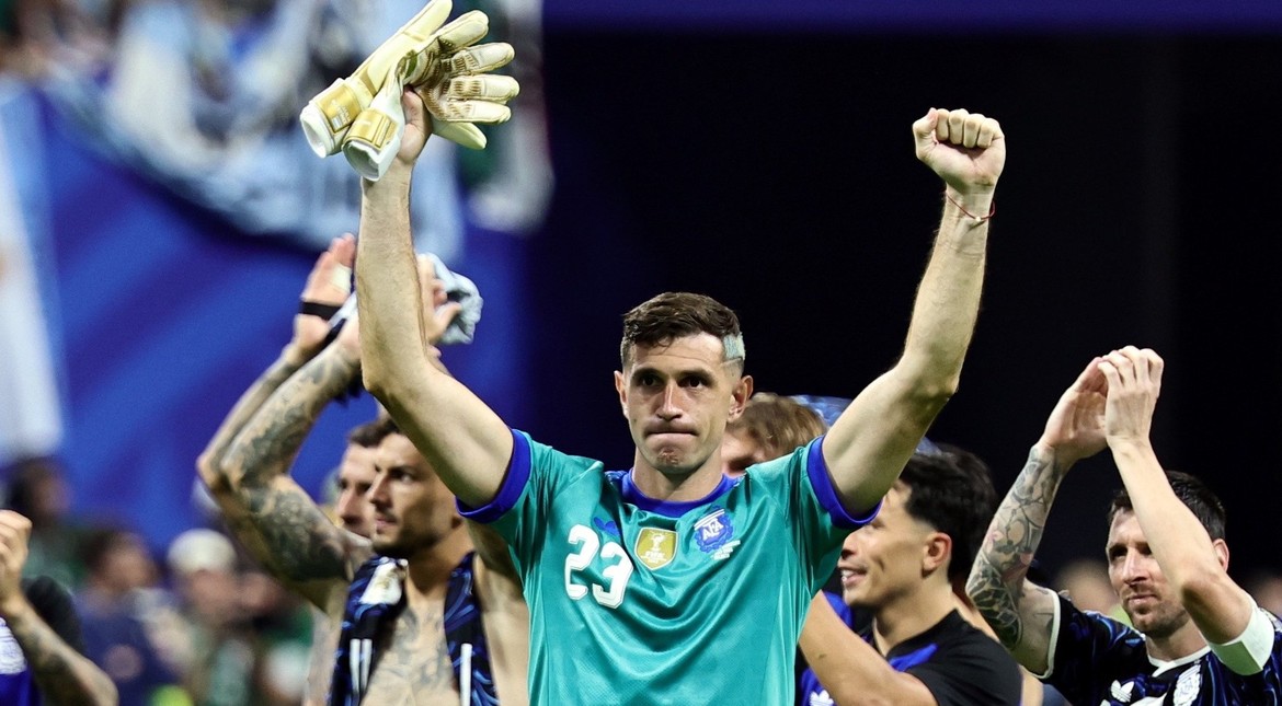 "Dibu" Martínez, histórico: el nuevo récord del marplatense en la Selección