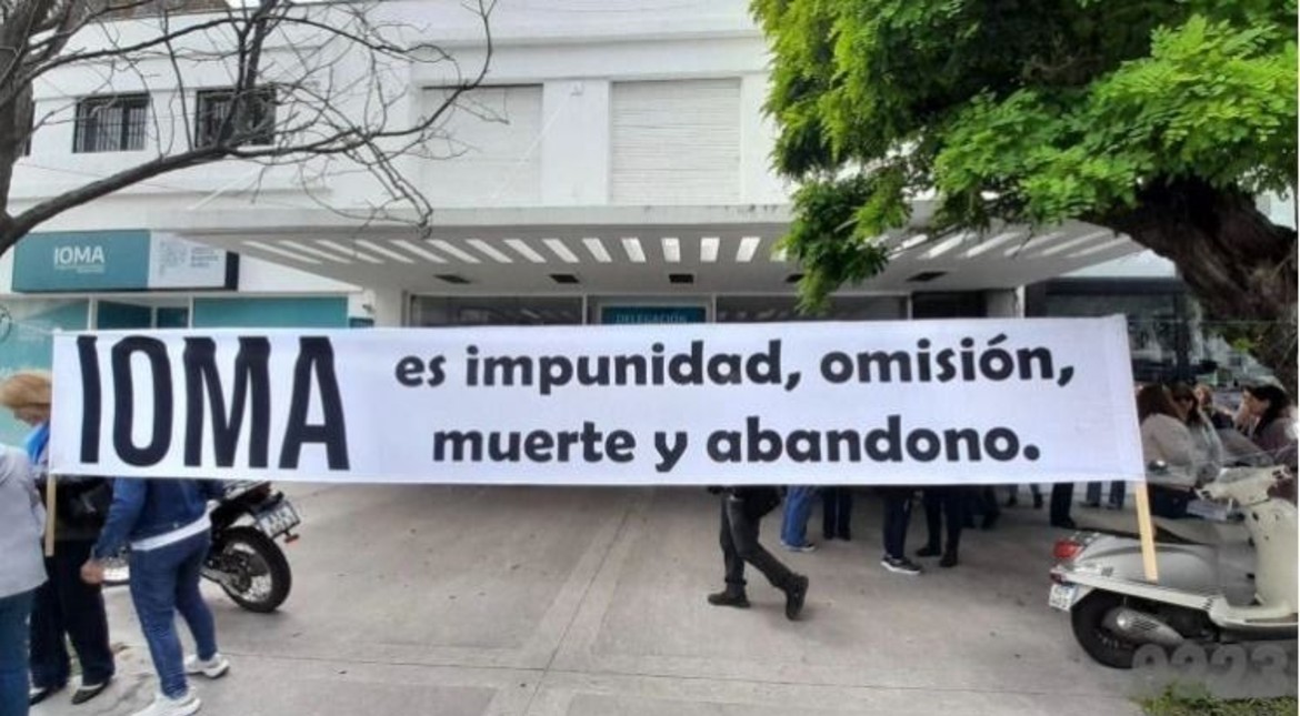 Por la muerte de una paciente, afiliados de Ioma exigen la presencia de Homero Giles en Mar del Plata