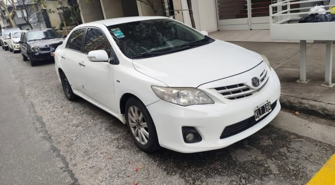 Se bajó a saludar a su hijo y le robaron el auto a punta de pistola: "Uno bajó la ventanilla y pegó un tiro al aire"