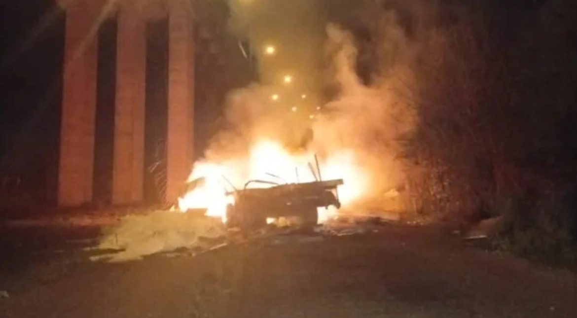 Tragedia: un camionero murió calcinado tras caer al vacío desde un puente