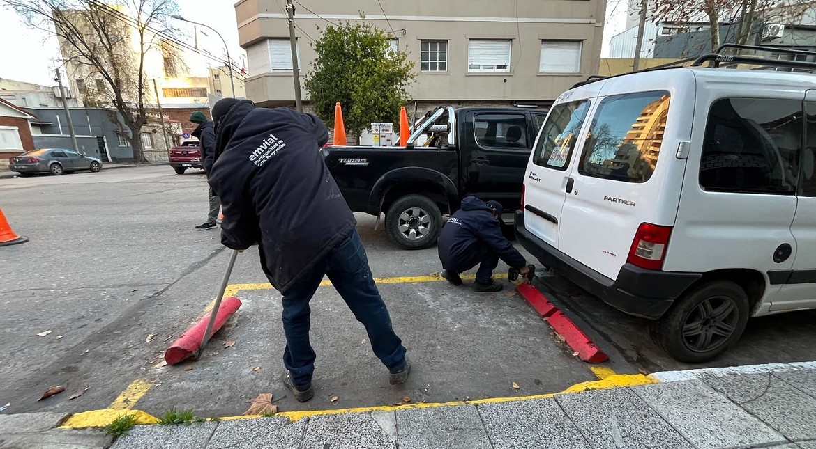 El Municipio alertó por el número elevado de reservas de estacionamiento irregulares y precisó las medidas tomadas