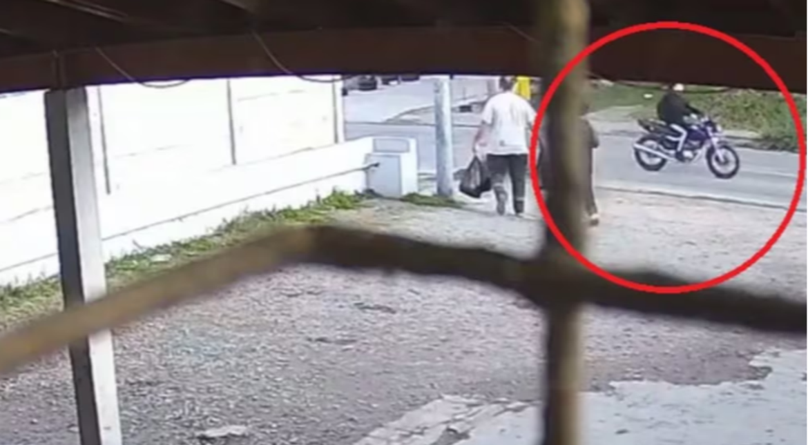 Atropelló y mató a un jubilado de 85 años con su moto: manejaba sin licencia