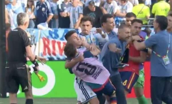 El gesto de los jugadores de España que desató la reacción de Leandro Paredes