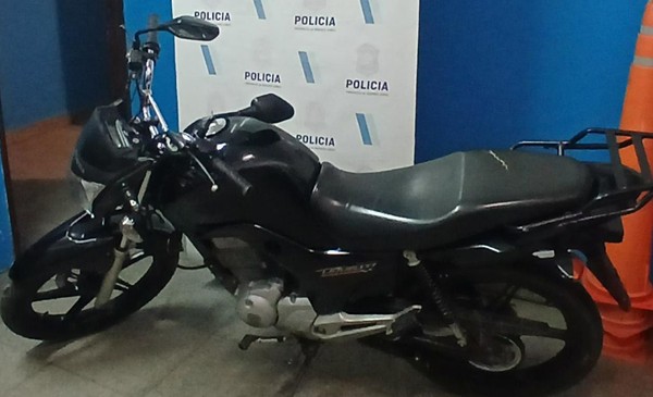Robaron una moto a mano armada: un aprehendido y un prófugo