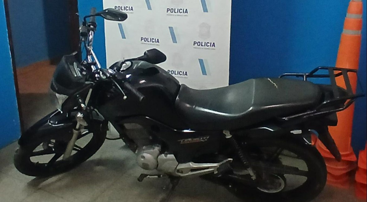 Robaron una moto a mano armada: un aprehendido y un prófugo