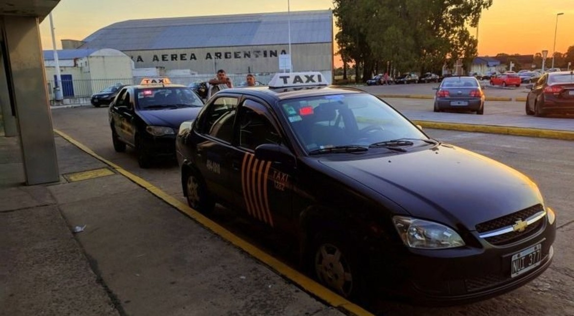 Taxistas marplatenses rechazan los cambios en la licencia profesional y denuncian que el nuevo trámite "impide trabajar"