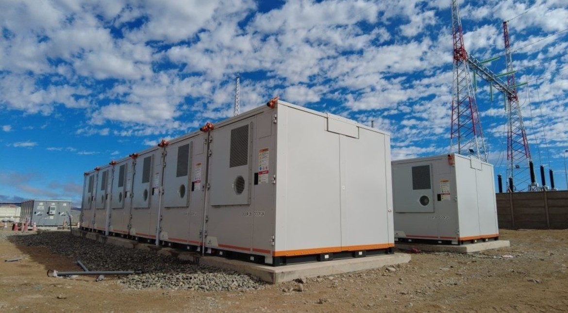 Instalarán sistemas de almacenamiento con baterías para reforzar la red eléctrica en cuatro localidades