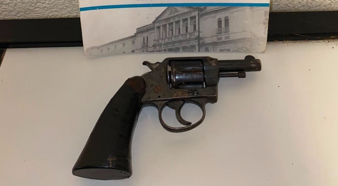 Tiene 15 años, estaba armado y quiso escapar de la policía