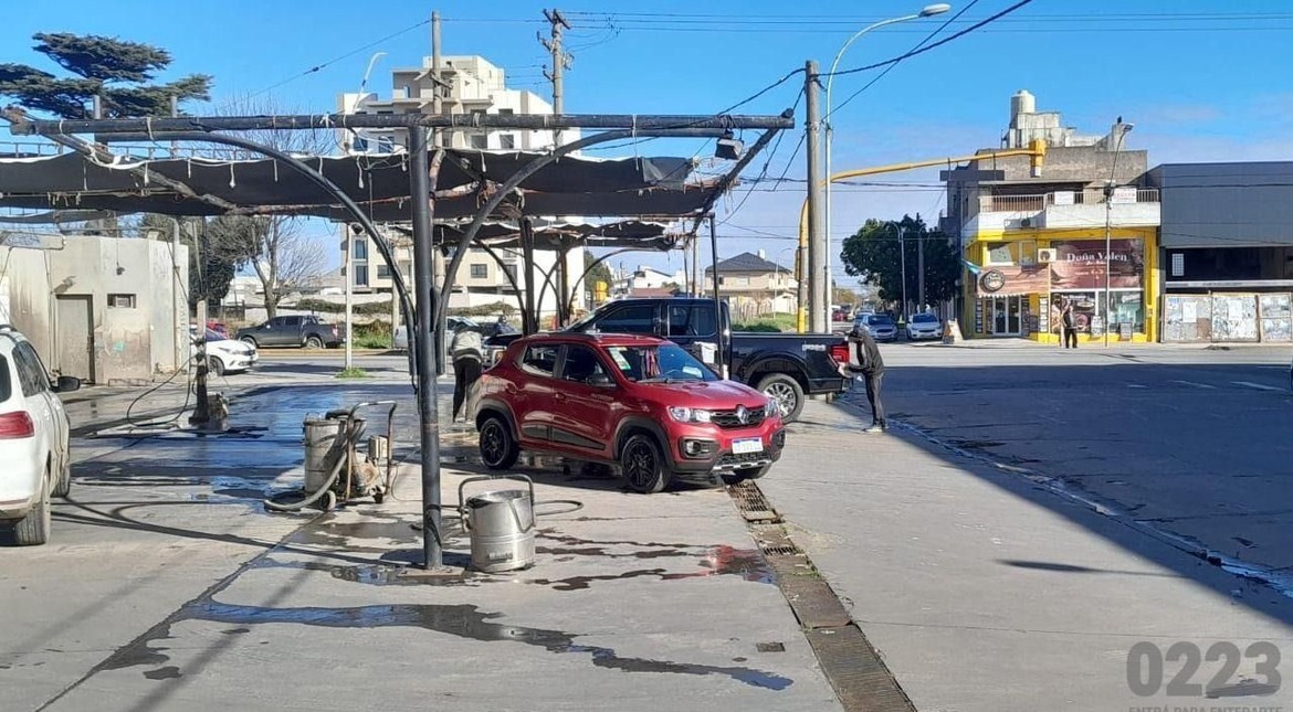¿Cuánto hace que no lavás el auto?: el nuevo hábito de los marplatenses que preocupa a los lavaderos