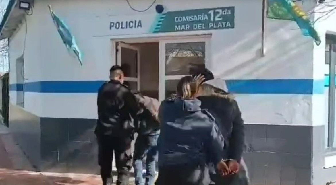 Lo amenazaron por viejas peleas y le balearon el portón: dos detenidos