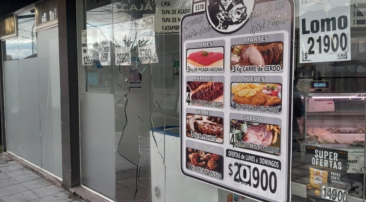 Entró a robar 30 hamburguesas y una bolsa de papas fritas: lo detuvieron a las pocas cuadras
