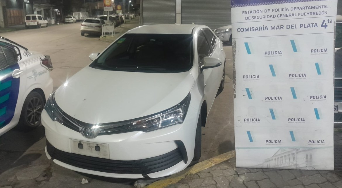 "Motochorros" lo amenazaron con un arma y le robaron el auto