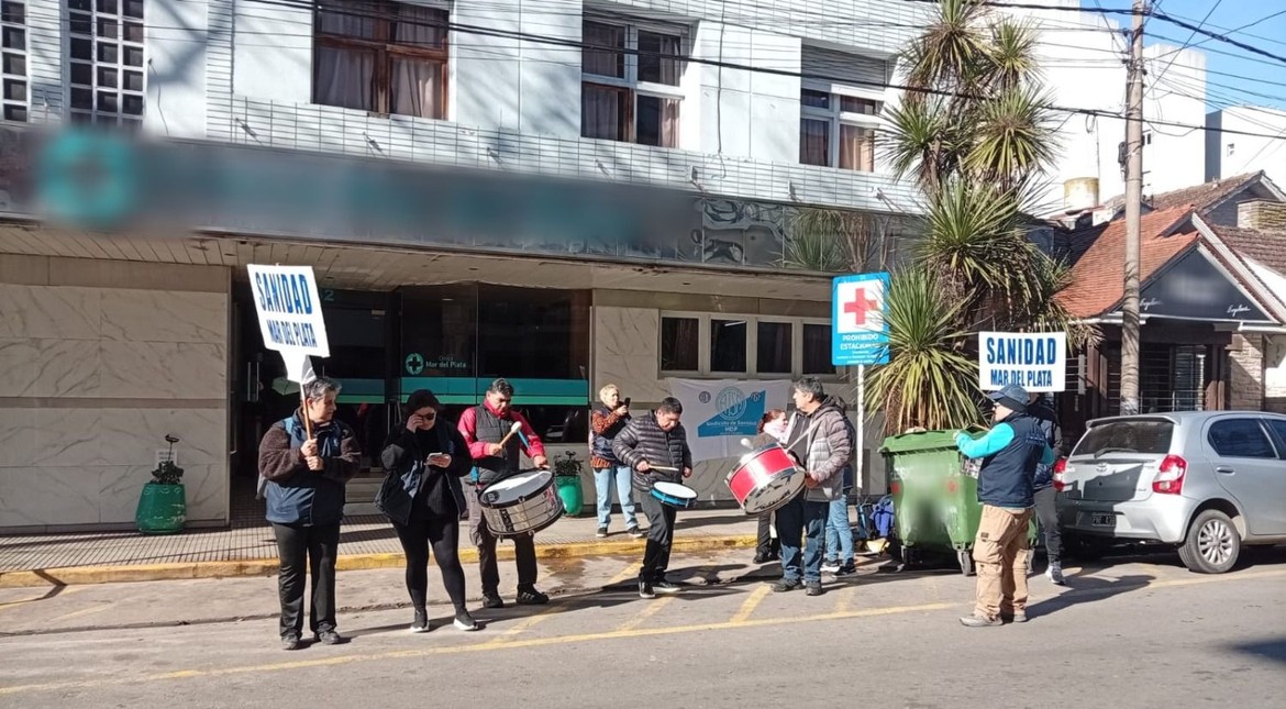 Sin aguinaldo ni respuestas: trabajadores de una clínica privada comenzaron una retención de tareas