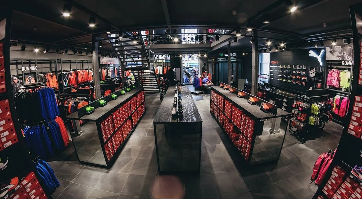 Clausuran un outlet de Puma por falta de habilitación