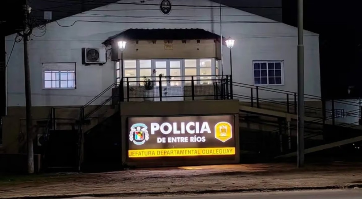Escándalo e indignación: hallaron una cámara oculta en el baño de mujeres de una comisaría