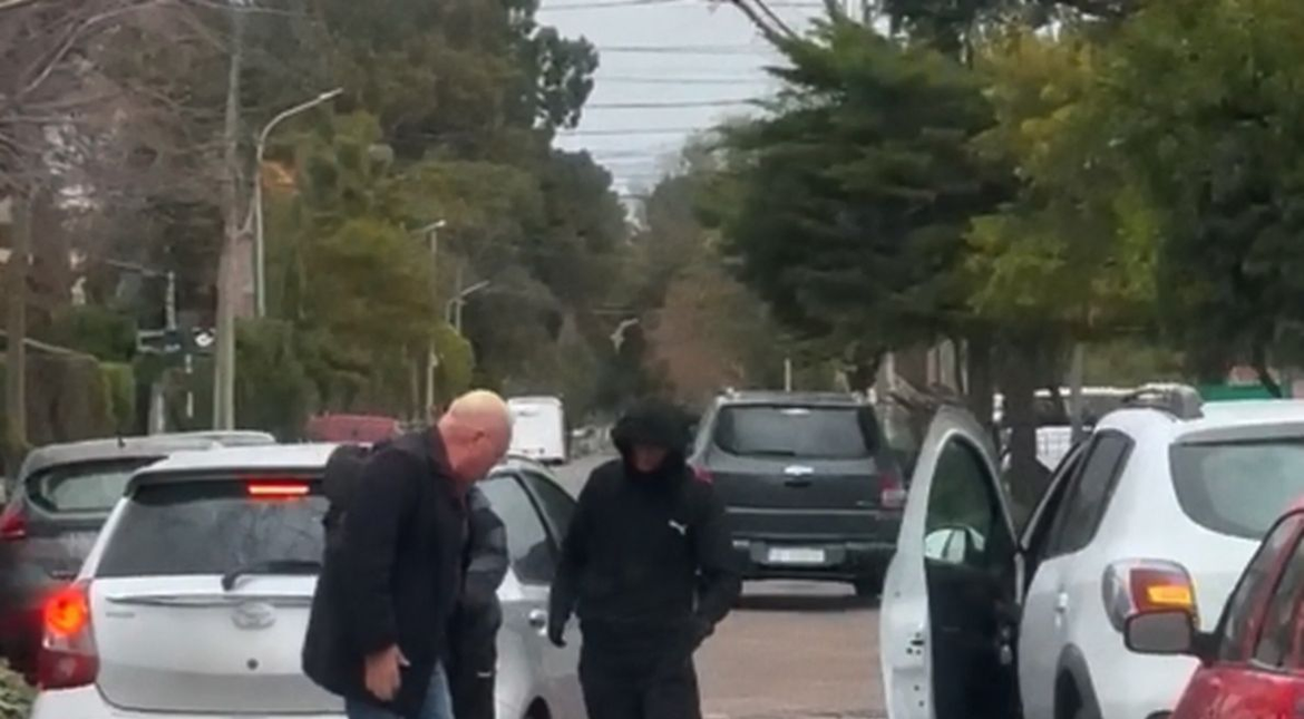 Terror en Zacagnini: una banda cometió dos asaltos en minutos y quedaron grabados