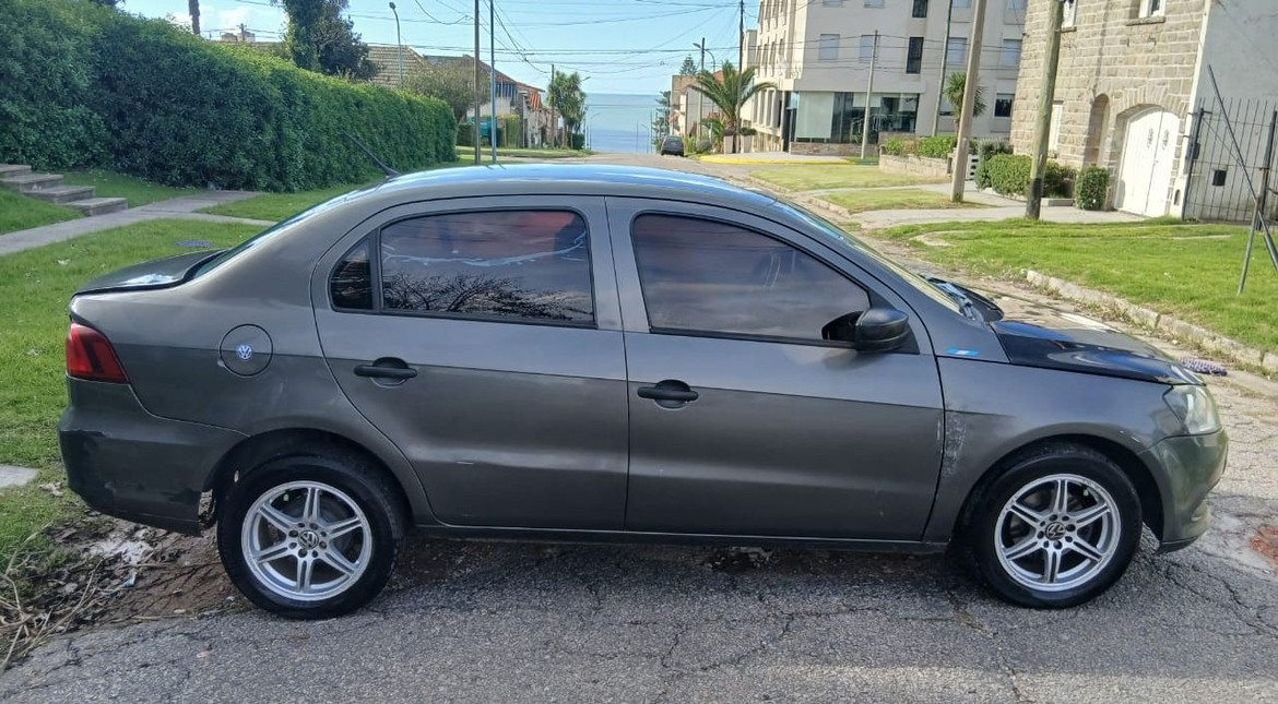 "¡Estás robado!": cuatro delincuentes armados le quitaron el auto en segundos