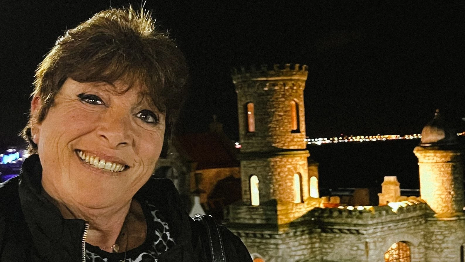 Silvia Elías hizo un retrato del arquero de la Selección argentina con conchillas recolectadas en la playa y busca cumplir el sueño de regalárselo personalmente.