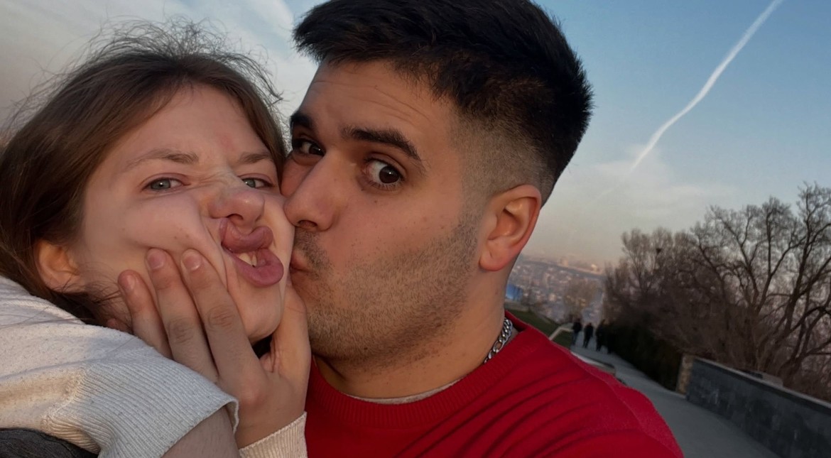 Salido de Netflix: es marplatense, probó suerte en España y dejó todo por una rusa