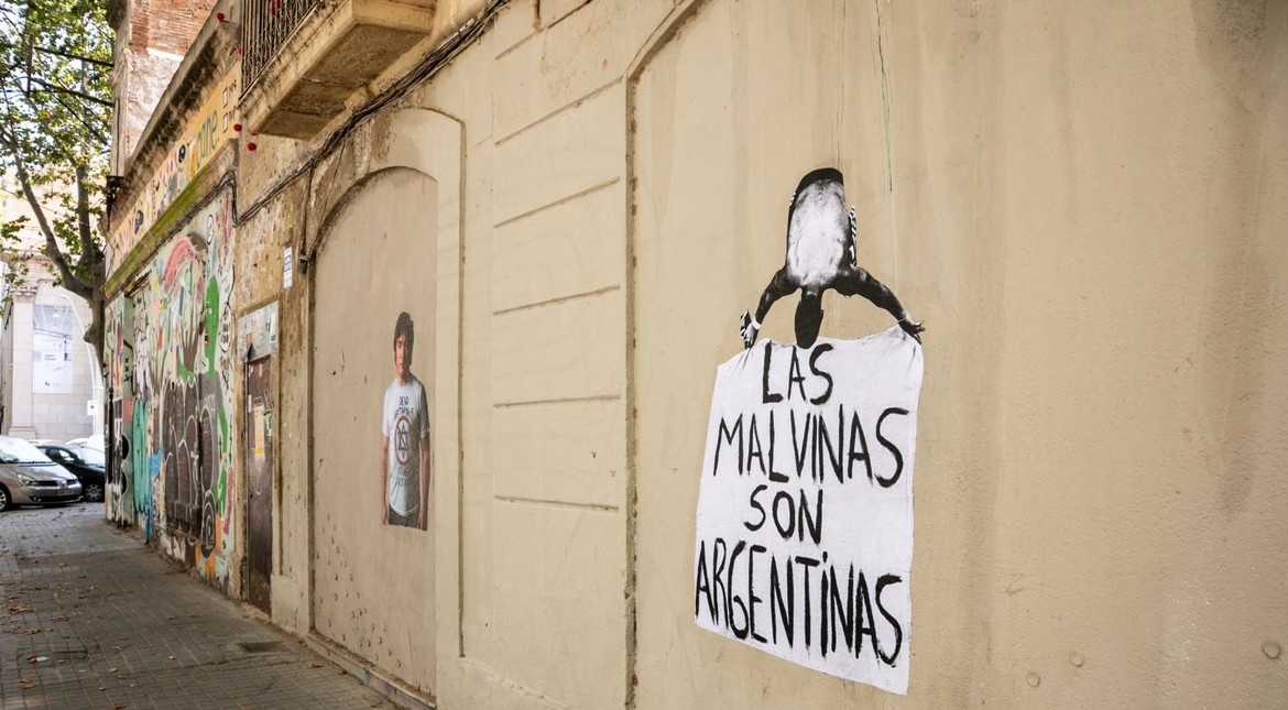 Malvinas, arte y memoria: la intervención de un marplatense que sorprendió en Barcelona