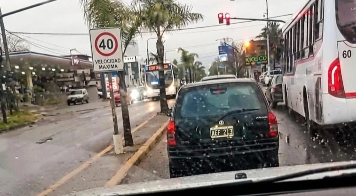 Insólito: dejó el auto en el taller mecánico y lo encontró circulando como coche de Uber