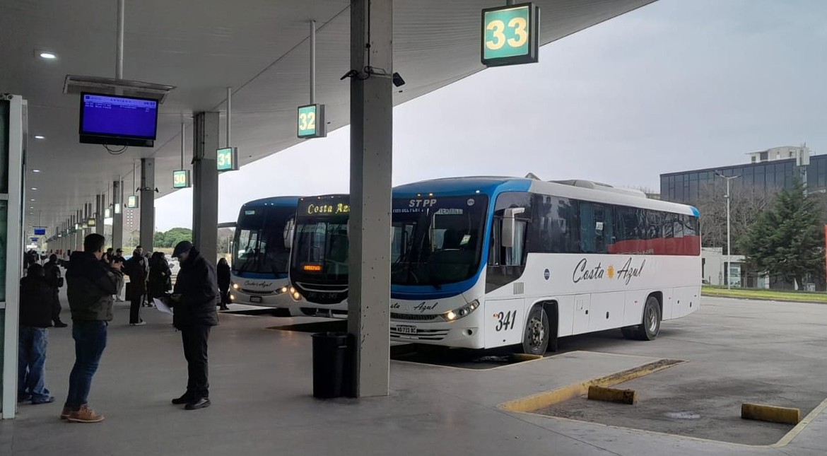 La terminal ya no explota en vacaciones: el movimiento de micros sigue lejos de los niveles históricos